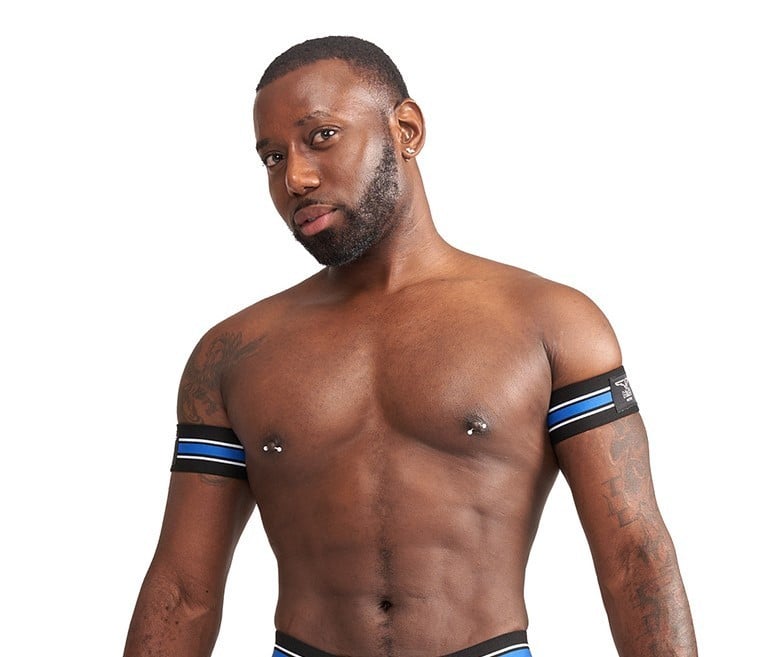 Mister B Urban Club Biceps Bands Striped Blue, elastické bicepsové pásky 2 ks
