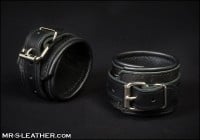 Kožená pouta na ruce Mr. S Leather Essential Wrist Restraints