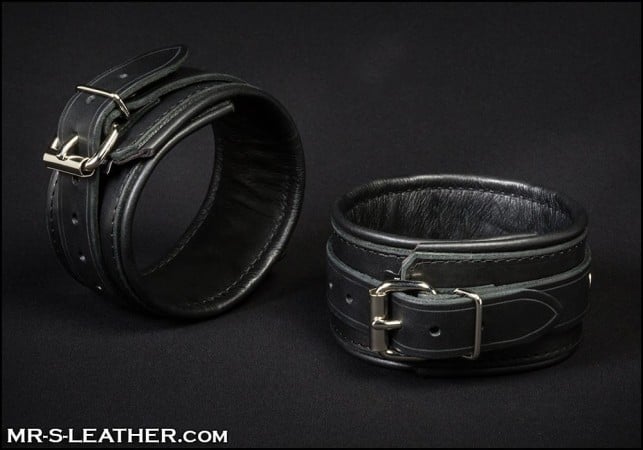 Kožené putá na nohy Mr. S Leather Essential Ankle Restraints